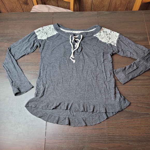 Rewind gray hi-low blouse with Lace shoulders - Picture 1 of 8